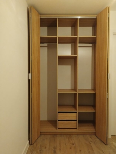 montaż szafa drewnopodobna drzwi harmonijkowe szuflady warszawa śródmieście